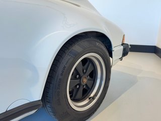 Porsche 911 CARRERA