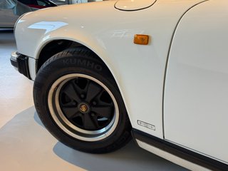 Porsche 911 CARRERA