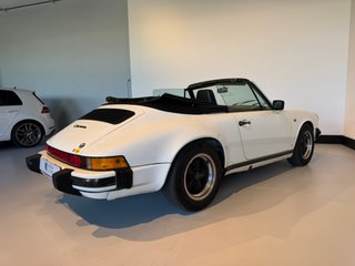 Porsche 911 CARRERA