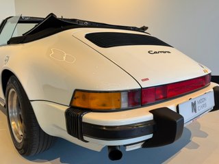 Porsche 911 CARRERA