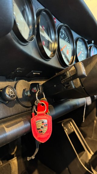 Porsche 911 CARRERA