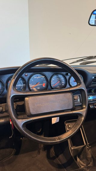 Porsche 911 CARRERA