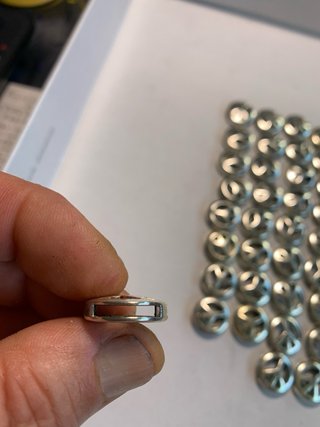 50 Entrepiezas Zamak Símbolo Paz Plateadas.
