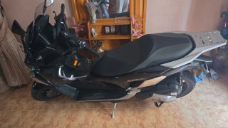 QJ Motor Ford 125 Maxi Scooter Negra