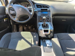 Peugeot 5008 2011