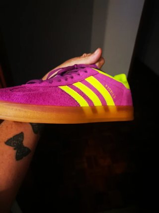 Zapatillas Adidas rosas y amarillas