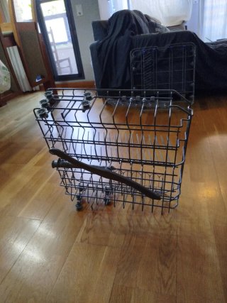 Vendo  bandejas y cestillo lavavajillas.
