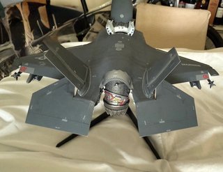 Preciosa Maqueta F35 B full vertical takeoff