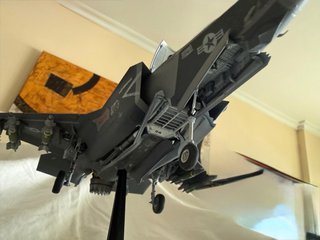Preciosa Maqueta F35 B full vertical takeoff