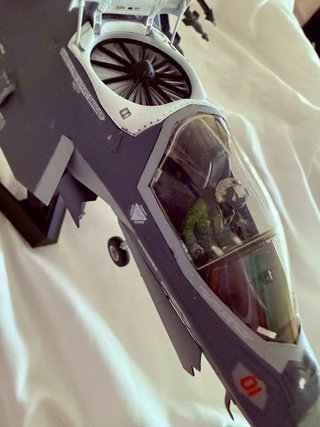 Preciosa Maqueta F35 B full vertical takeoff