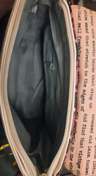 Bolso estampado mariposas y máquina de escribir