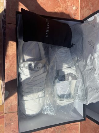 Zapatos Numeris grises y blanco