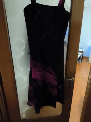 Vestido negro y fucsia mujer de fiesta