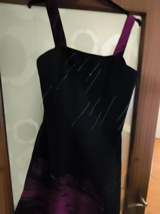Vestido negro y fucsia mujer de fiesta