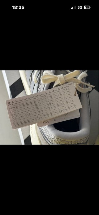 Zapatillas Adidas Grises y Blancas