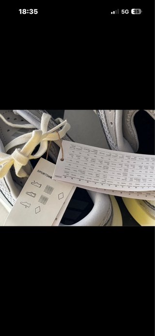 Zapatillas Adidas Grises y Blancas