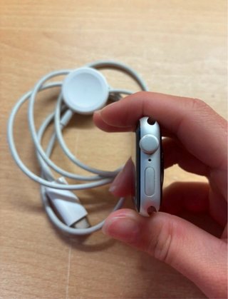 Apple Watch SE con cargador