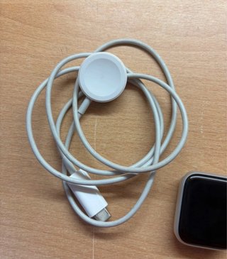 Apple Watch SE con cargador