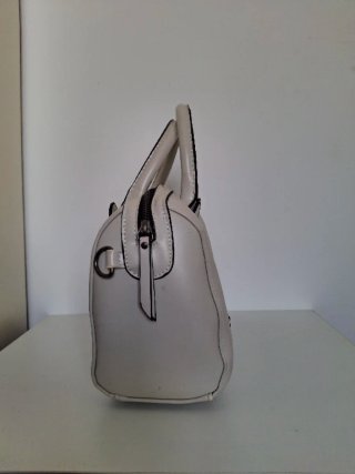 Bolso blanco y negro