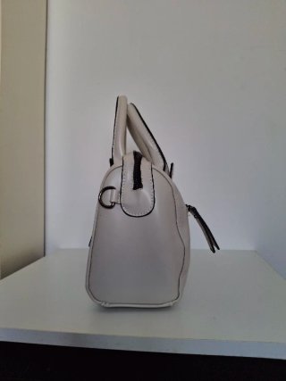 Bolso blanco y negro