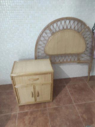Comodino e testiera in vimini