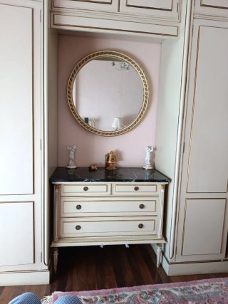 Cómoda de madera lacada en blanco