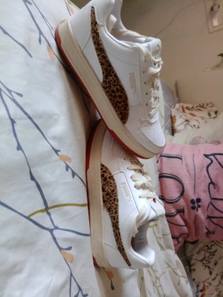 Zapatillas Puma Blancas y Beige