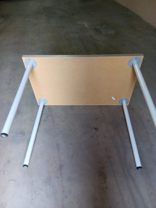 Mesa de estudio o cocina metal. No envío.