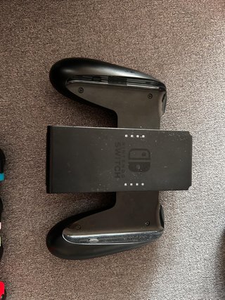 Nintendo Switch con 4 mandos y accesorios