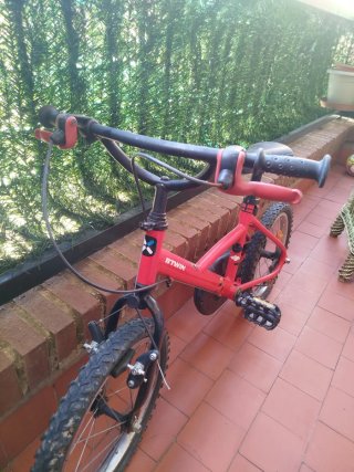 Bicicleta infantil B'Twin 14 roja