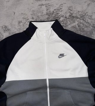 Chaqueta Streetwear Nike blanco negro gris talla M