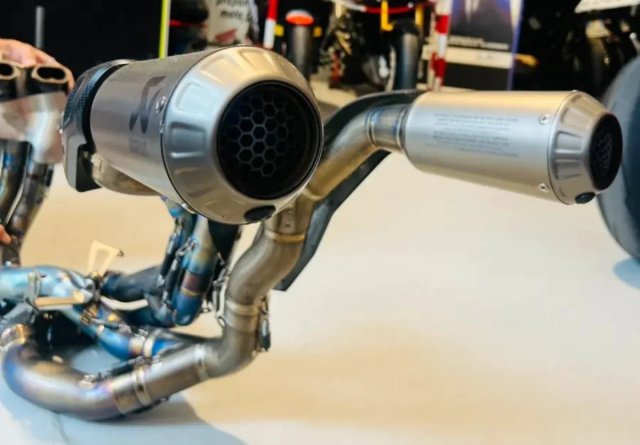 Akrapovic Ducati Panigale V4 Streetfighter V4 18