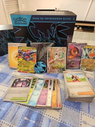 Caja Entrenador Élite Pokémon Fuego Fantasmal