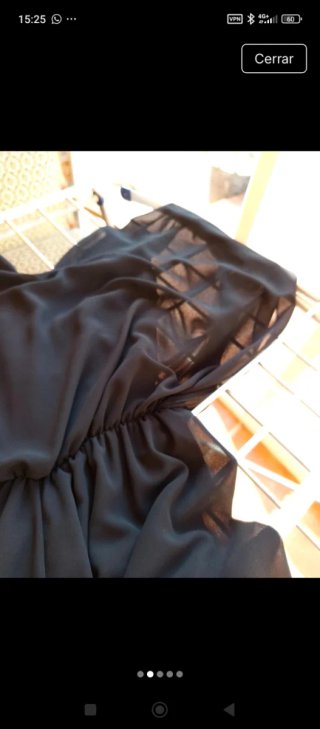 Mono negro de fiesta elegante