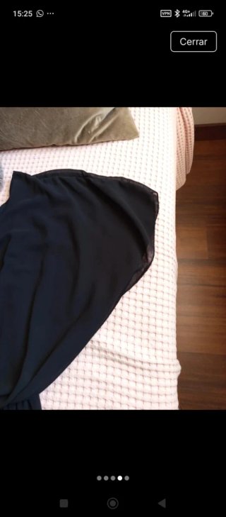 Mono negro de fiesta elegante