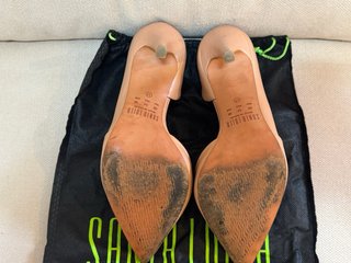 Zapatos de tacón piel beige Santa Lolla
