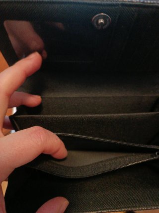 Cartera negra y marrón