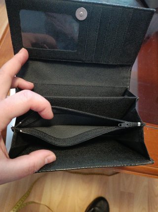 Cartera negra y marrón