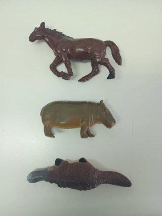 Figuras de animales de plástico duras