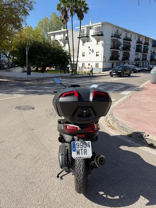 Yamaha XMAX 125 2024 - muchos extras y buen estado