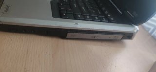 Portátil Toshiba ,falta cable i no sé si funciona