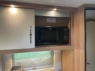 Caravana Hobby Deluxe 560 - 8 plazas