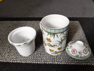 Chávena Oriental em Porcelana com Galos