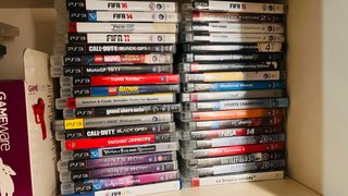 Lote PS3  500 Gb con 2 mandos y 94 juegos