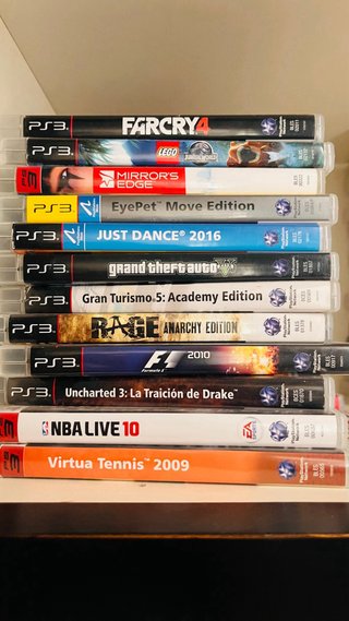 Lote PS3  500 Gb con 2 mandos y 94 juegos