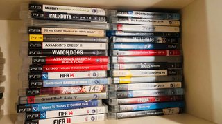 Lote PS3  500 Gb con 2 mandos y 94 juegos