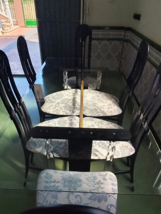 Mesa de cristal con 6 sillas