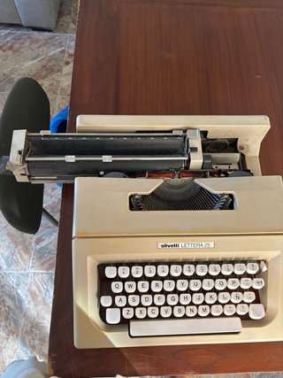 Máquina de escribir Olivetti Lettera 25