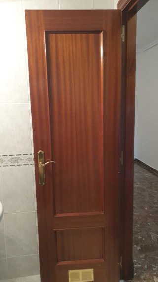 Puertas madera para vivienda.