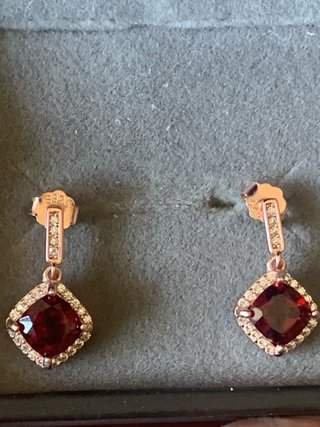 Pendientes Granate Corte Cojín